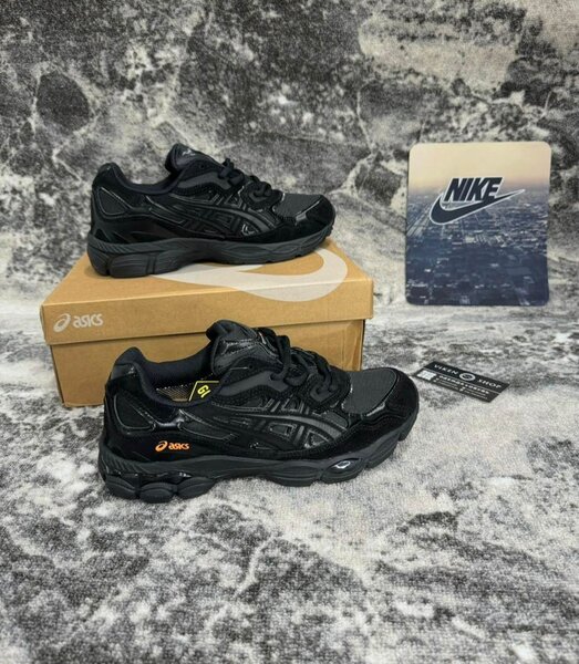 Baskets noires ASICS sport