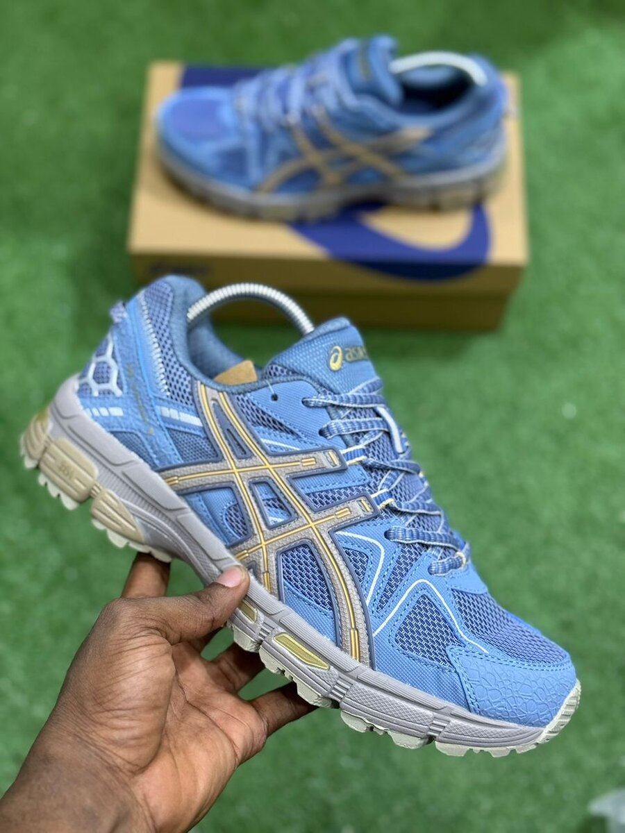 Chaussures de sport bleues Asics