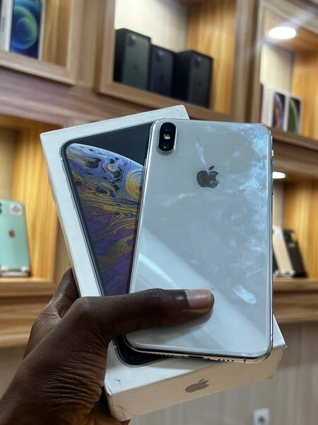 iPhone XS MAX/64giga ORIGINAL IMPORTER