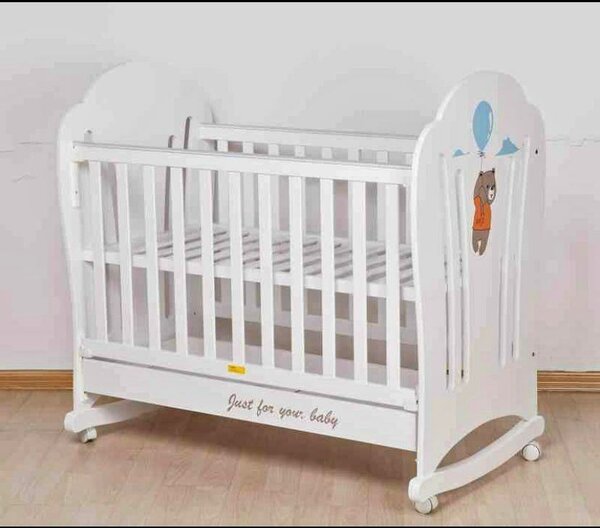 Berceau bébé en bois blanc