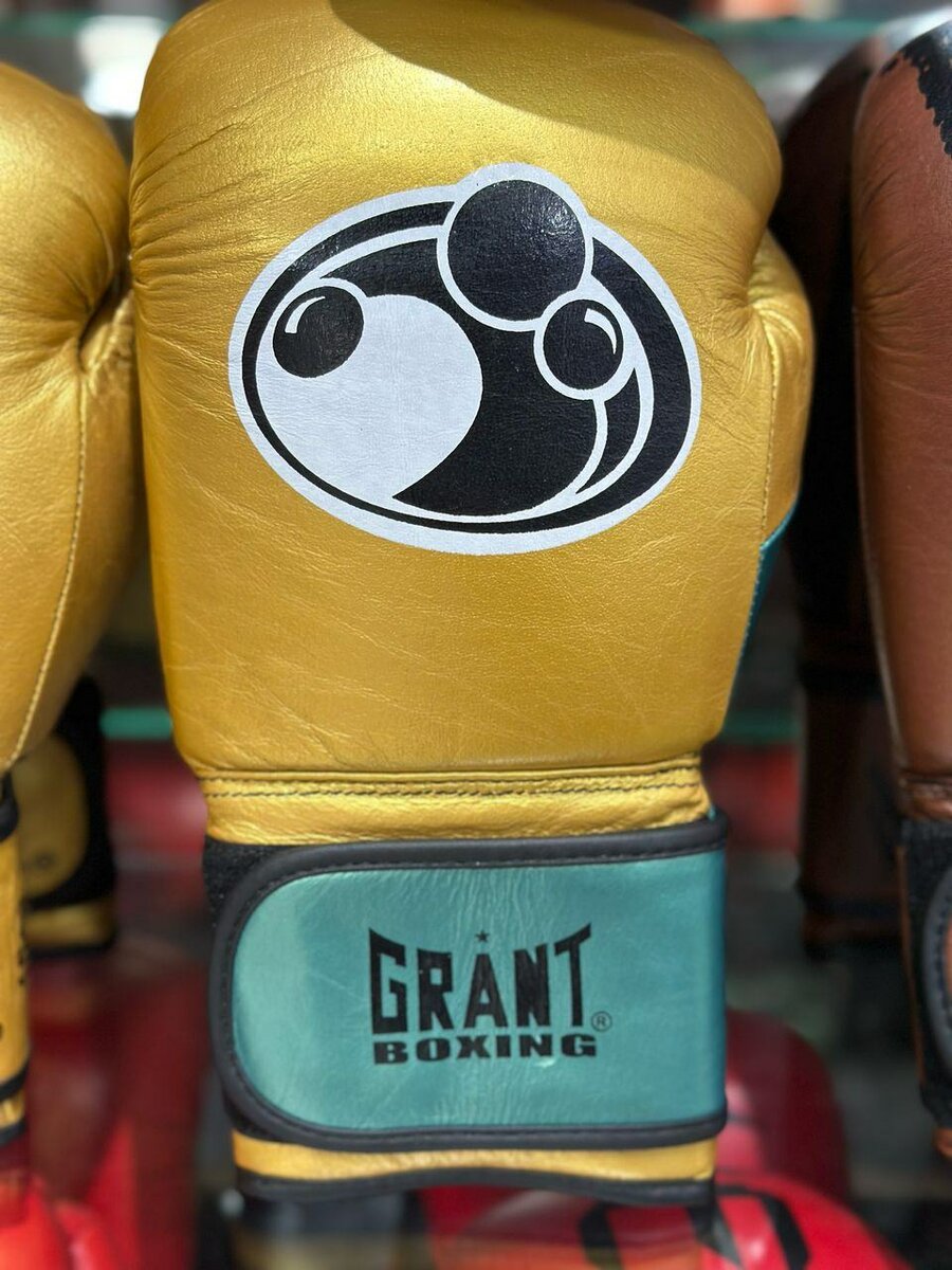 Боксерские перчатки