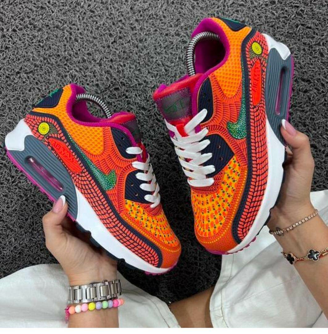Nike Air Max 90 Sneakers