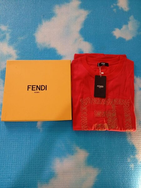 Fendi rouge pour homme élégant