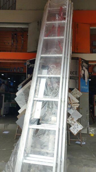 Échelle en aluminium pliable