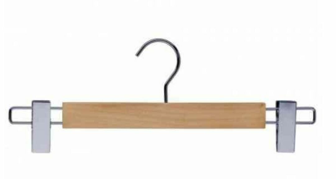 Cintres en bois avec pinces