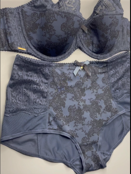 Одной из главных особенностей этого белья является его способность идеально формировать грудь.