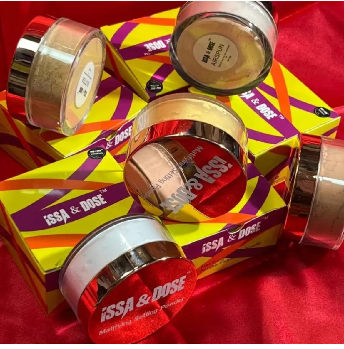 Poudre de maquillage ISSA & DOSE