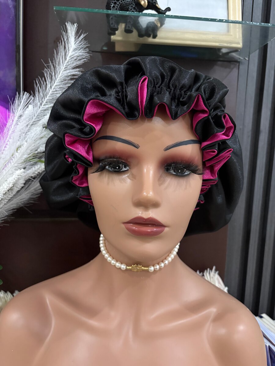 Bonnet en satin réversibles