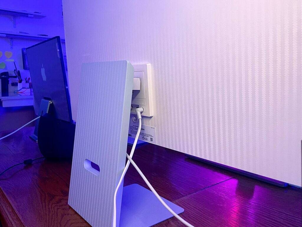 Монитор 4K Samsung M8 32" со SMART tv