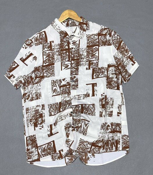 Chemise à motifs modernes