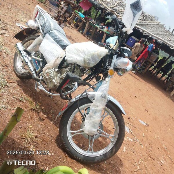 Moto TECNO neu sous plastique