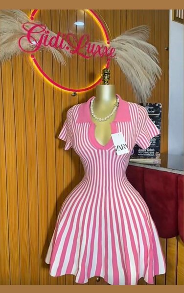 Robe rayée rose élégante