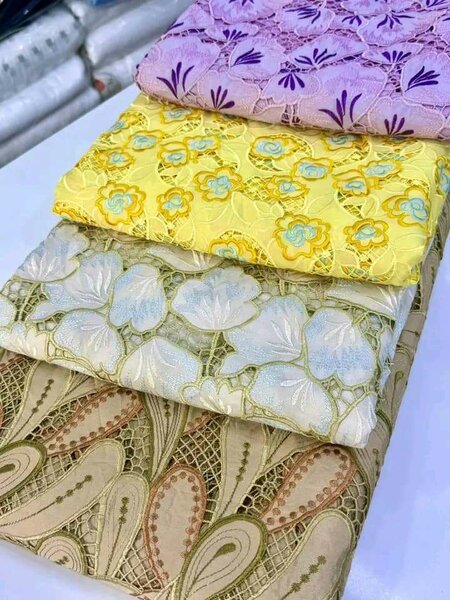 Tissus Brodés Colorés