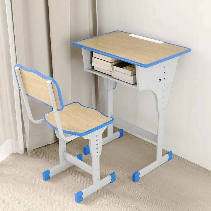 Table et chaises d'enfants