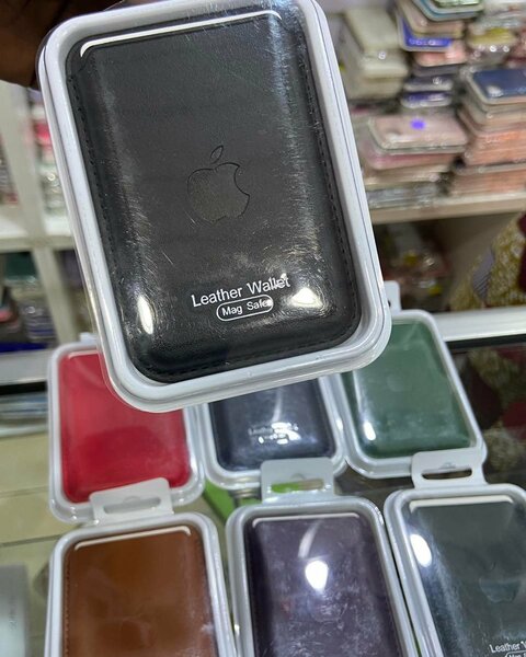 Leather mag safe Wallets in black color