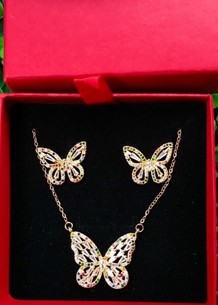 Necklace and earrings set