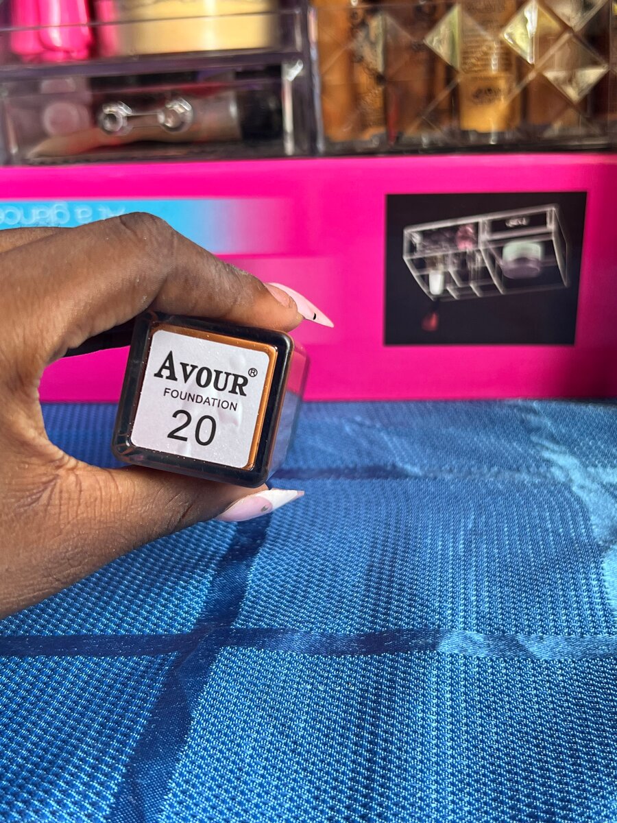 Fond de Teint Mat Avour SPF 25