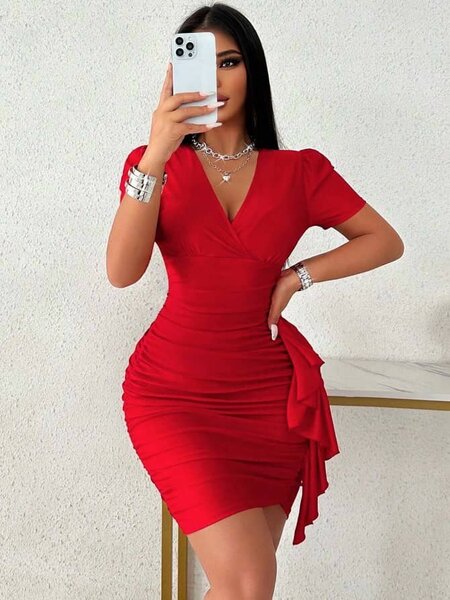 Robe rouge élégante femme