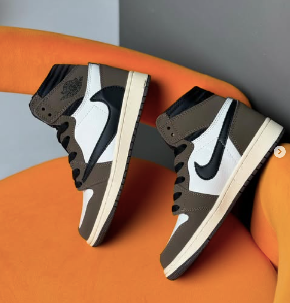 Кроссовки Air Jordan 1 x Travis Scott коричневые