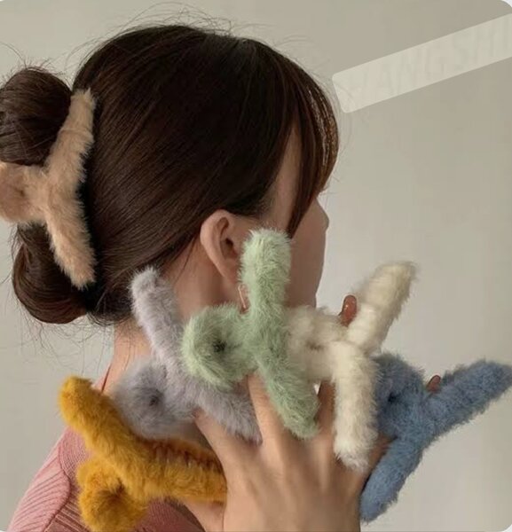 Pinces à cheveux en peluche colorées