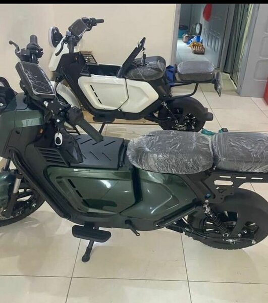 Scooter électrique vert