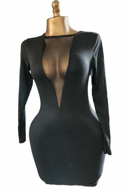 Robe Noire Élégante Transparente