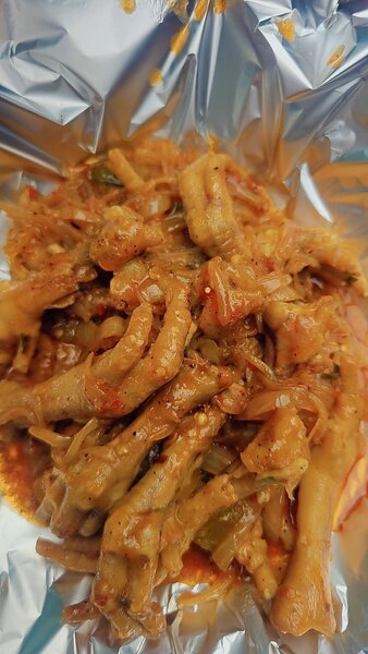 Pattes de poulet et gésiers