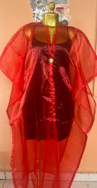 Robe tissu organza rouge