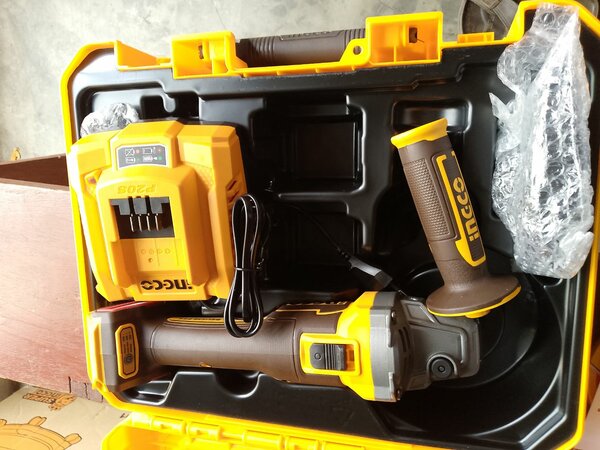 Chargeable cordless Angle Grinder with accessories
