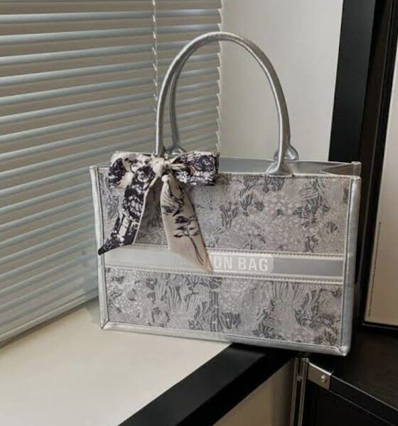 Sac à main transparent en PVC avec nœud papillon