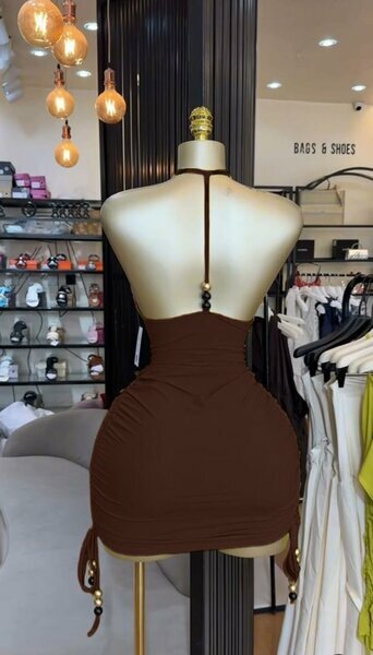 Robe courte dos nu marron perlé