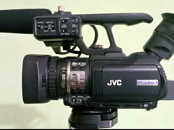 Caméscope JVC Pro HD - Enregistrez vos souvenirs en haute qualité
