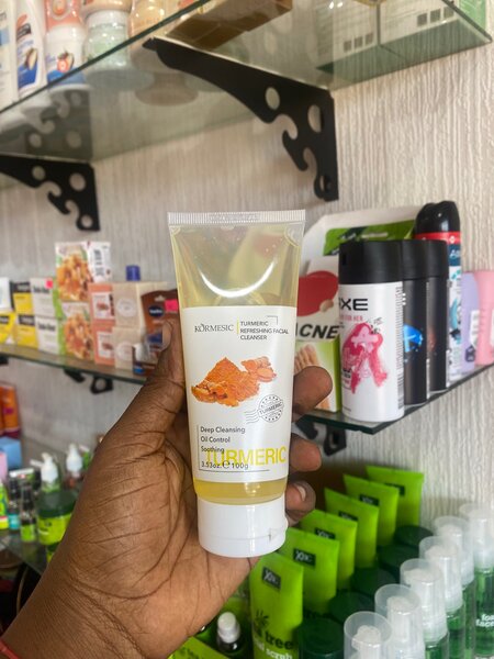 Tumeric foaming cleanser