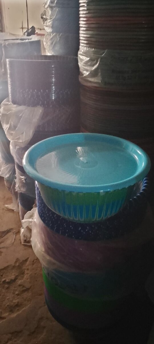 Bol en plastique avec couvercl