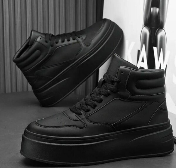 Chaussures montantes en cuir noir