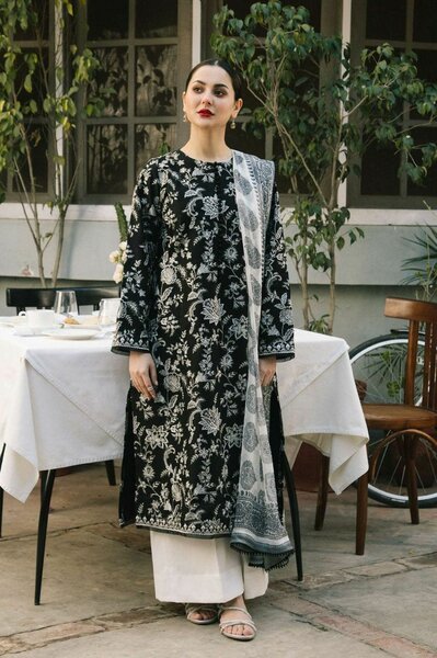 3 pcs women's unstitched Lawn suit
