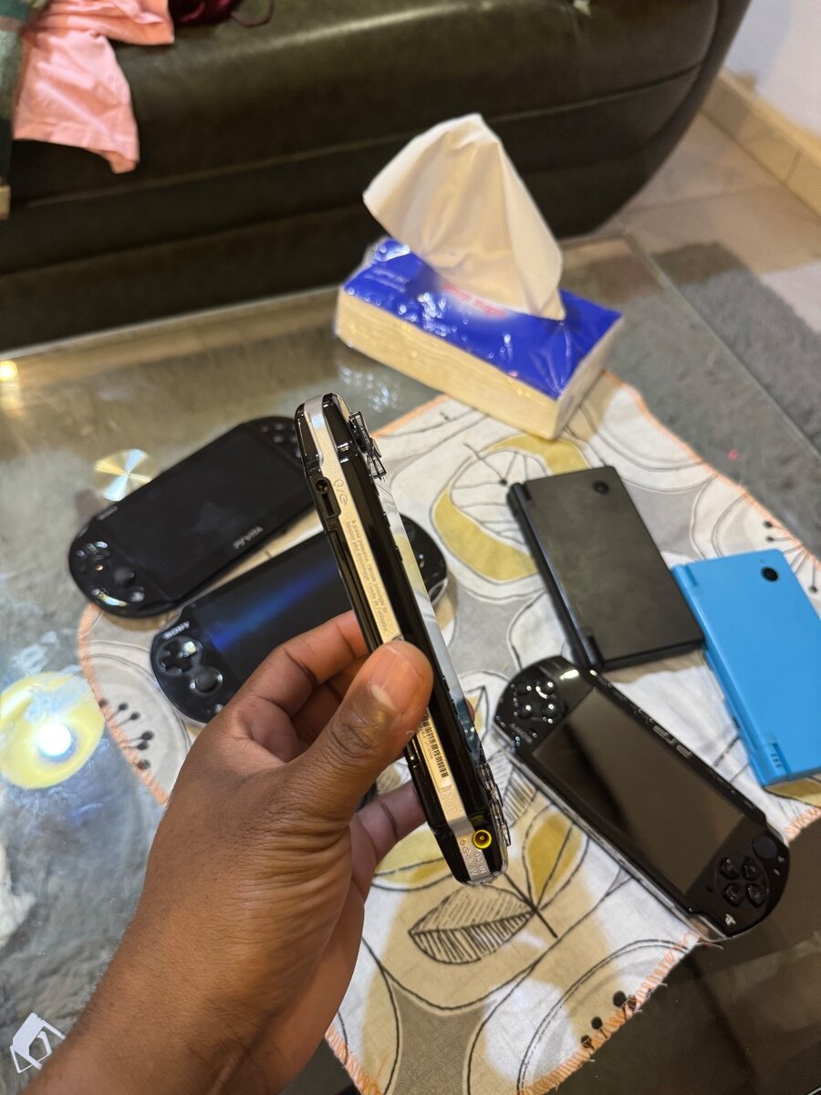 PSP SLIM AVEC 25 JEUX