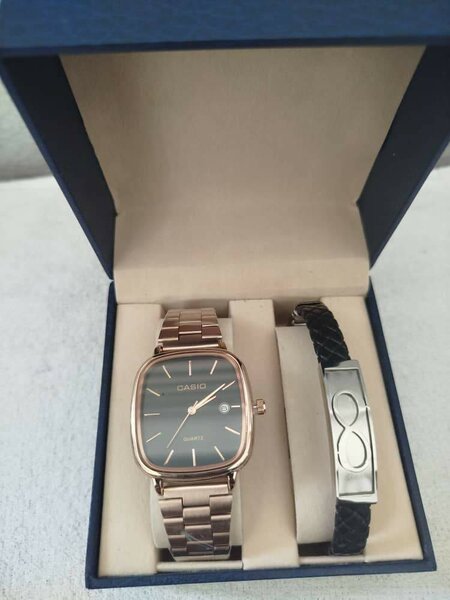 Montre Casio avec accessoires