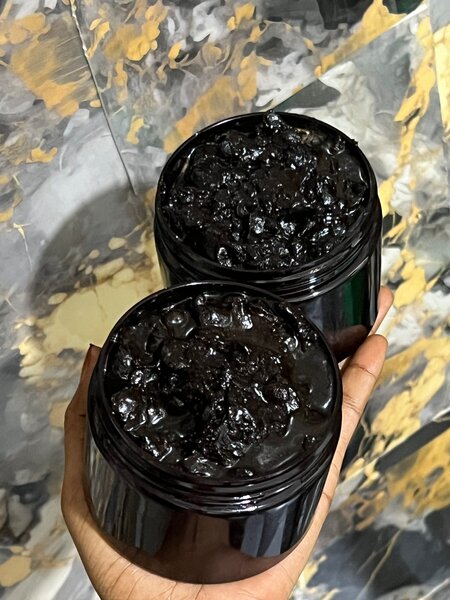 Savon nettoyant et traitant