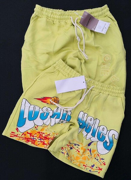 Shorts et T-shirt imprimés colorés