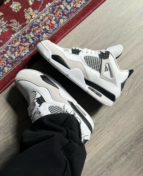Air Jordan 4 military