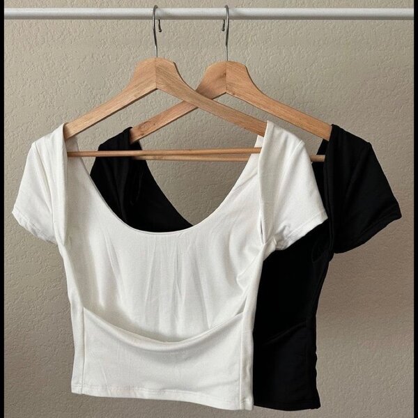 Hauts courts élégants femme