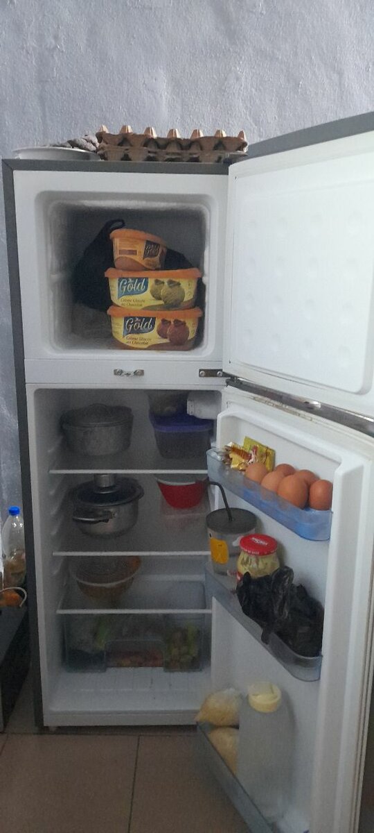 Réfrigérateur compact moderne