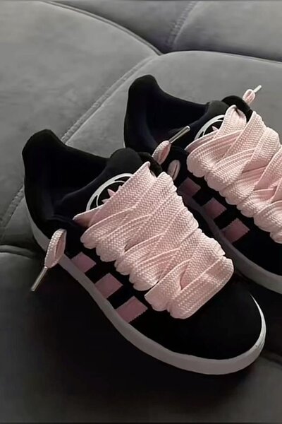 Chaussures Adidas noires et roses pour femmes