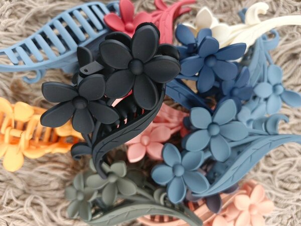Pinces à cheveux en fleurs colorées
