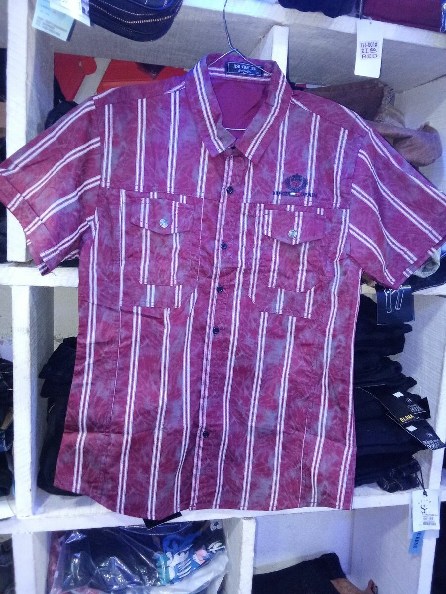 Chemise à rayures rouges homme