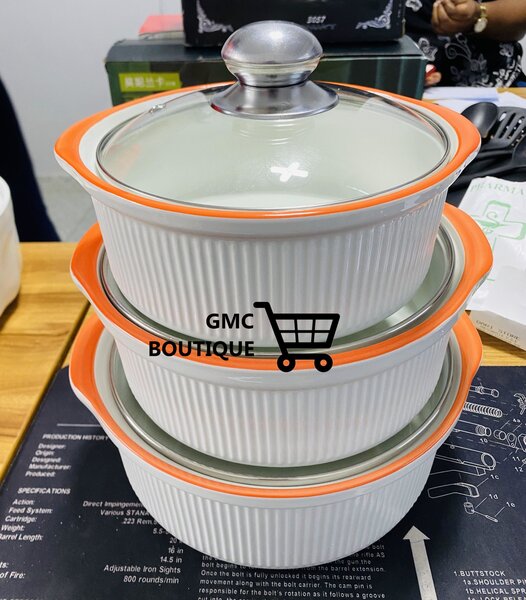 Lot de 03 soupières à couvercle vitré