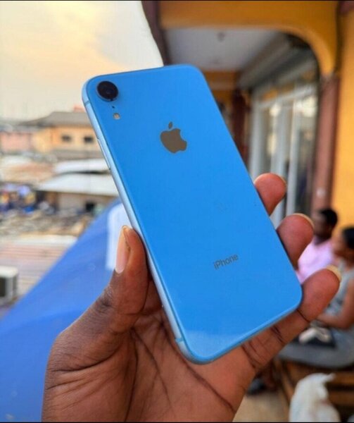 iPhone XR 126 gigs