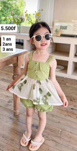 ensemble de vêtements