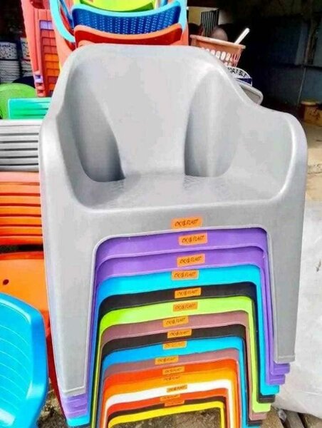 Chaises  en plastique